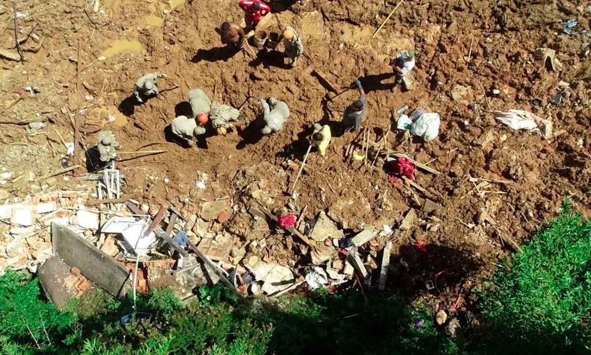 Número de mortos em Petrópolis passa de 150