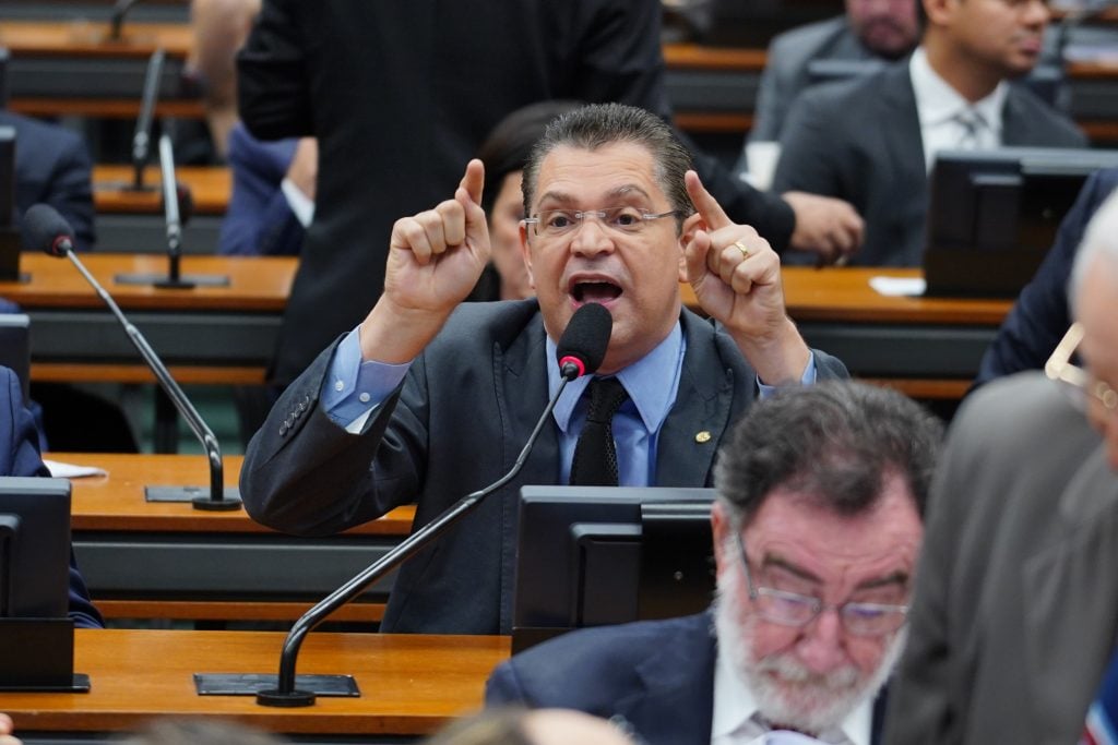 Líder da bancada evangélica diz que Moro ‘foi mal orientado’ ao escrever carta para segmento