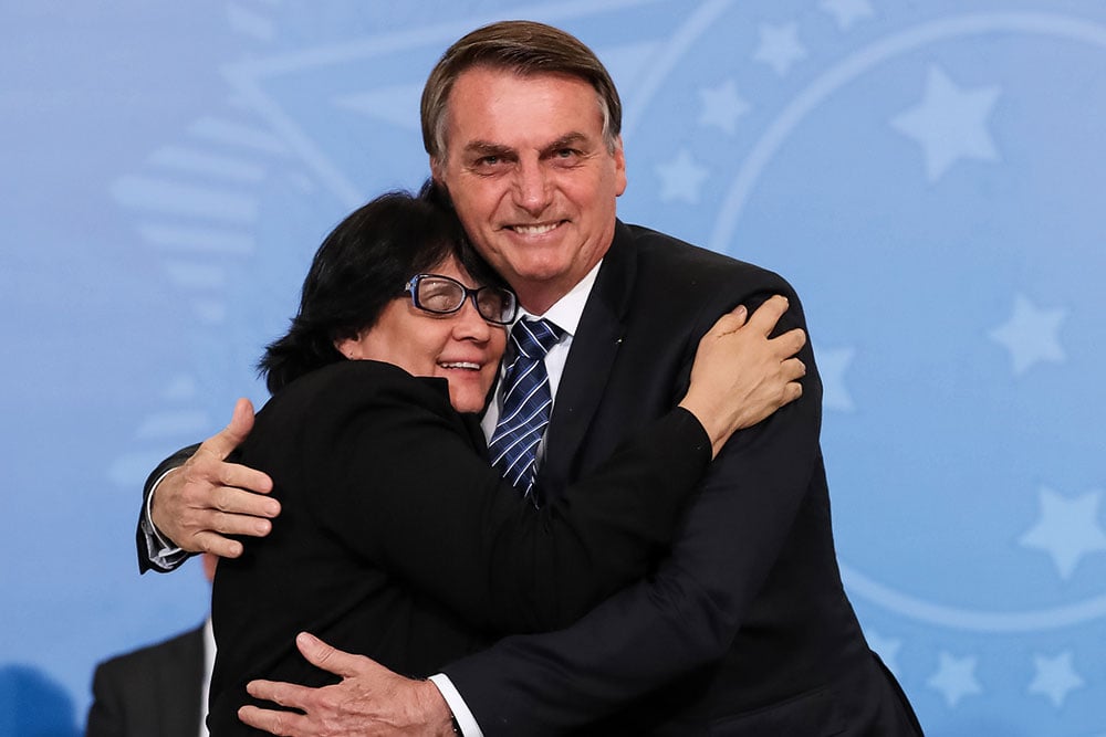 Ungida. Bolsonaro decidiu lançar Damares Alves ao Senado pelo estado de São Paulo – Imagem: Marcos Corrêa/PR 