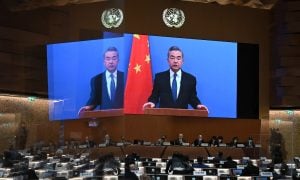 China ressalta proximidade com a Rússia e declara disposição a participar de mediação