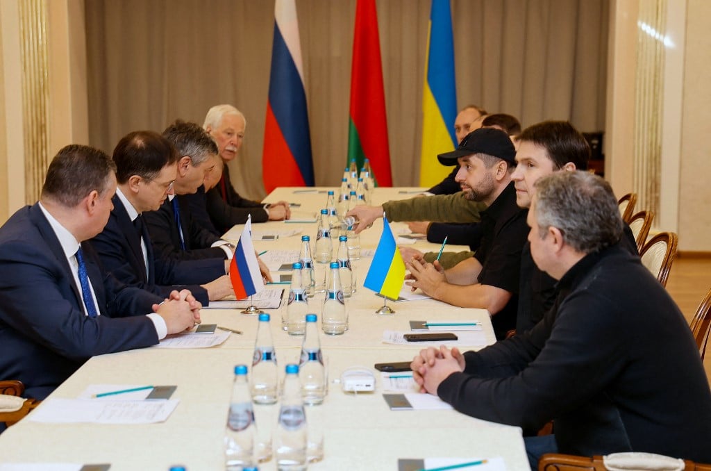Começam negociações entre Rússia e Ucrânia na fronteira Minsk-Kiev