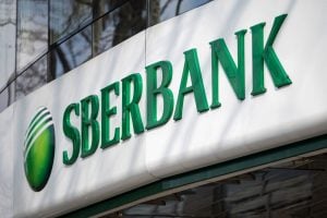 Reino Unido sanciona maior banco da Rússia e seu fundo soberano