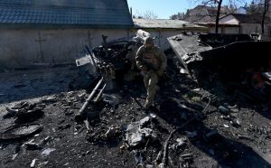 Rússia aperta o cerco a Kiev e arrasta Mariupol para uma catástrofe humanitária