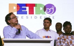 Segurança física de Petro está em risco, afirma senadora colombiana