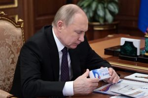 Putin dispara contra ‘russos pró-Ocidente’ e pede ‘autopurificação da sociedade’