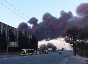 Rússia ataca fábrica perto do aeroporto de Lviv, oeste da Ucrânia