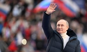 Em plena guerra na Ucrânia, Putin lota estádio em Moscou para celebrar anexação da Crimeia