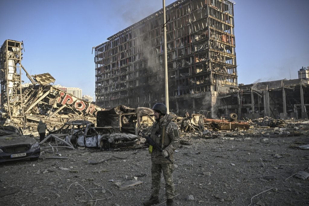 Guerra adentra Kiev e Zelensky rejeita os ‘ultimatos’ da Rússia; um resumo do dia