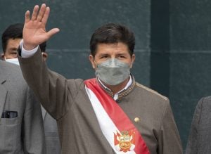 Presidente do Peru evita pedido de destituição pelo Congresso