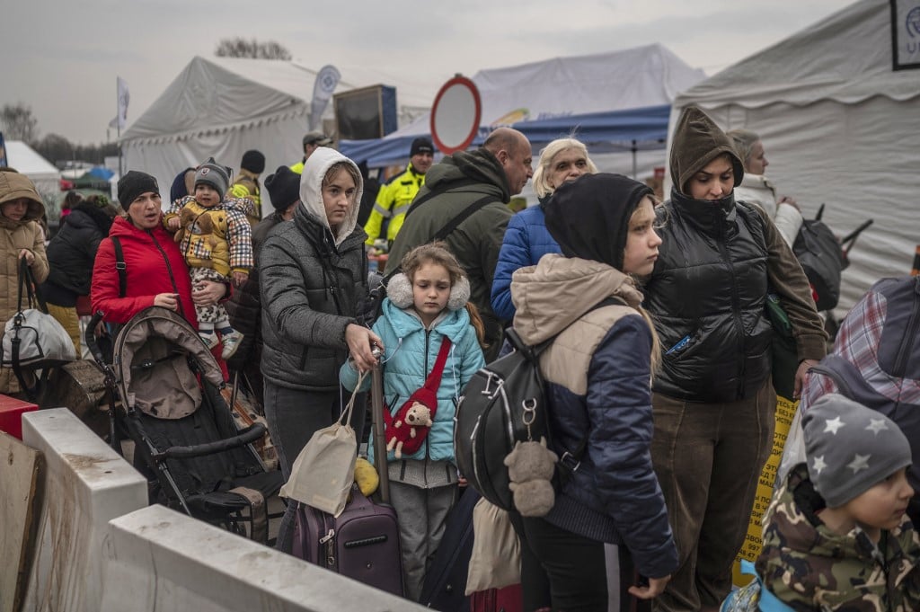 Refugiados ucranianos na fronteira com a Polônia.

Foto: Angelos Tzortzinis / AFP 
