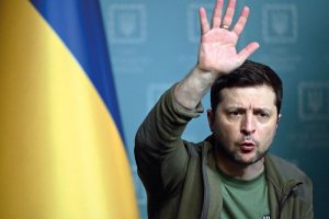 Zelensky incentiva resistência da Ucrânia frente à Rússia em visita ao front sul
