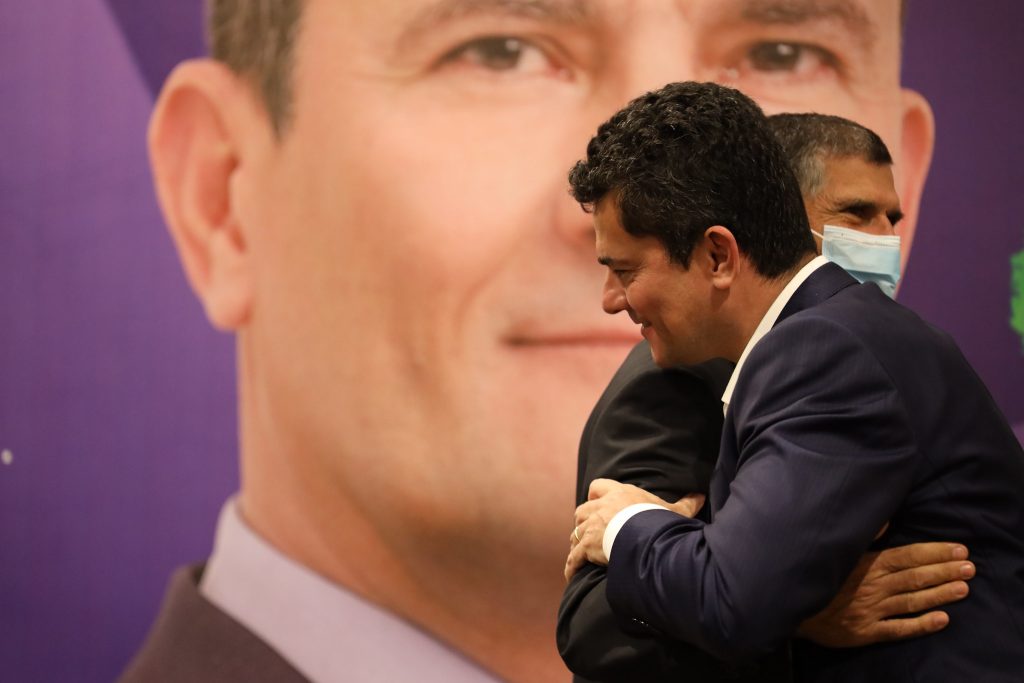 Moro quer Santos Cruz na disputa ao governo do Rio, mas general resiste