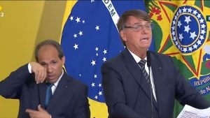Intérprete de libras de Bolsonaro lança pré-candidatura a deputado federal
