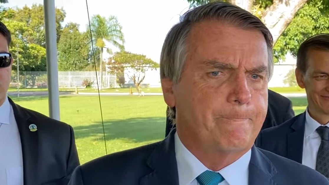 ‘Tem gente que acha que se tivesse um ladrão ali o Brasil estaria melhor’, ataca Bolsonaro