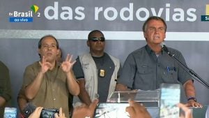 ‘O Brasil não mergulhará em aventura’, diz Bolsonaro sobre invasão russa à Ucrânia