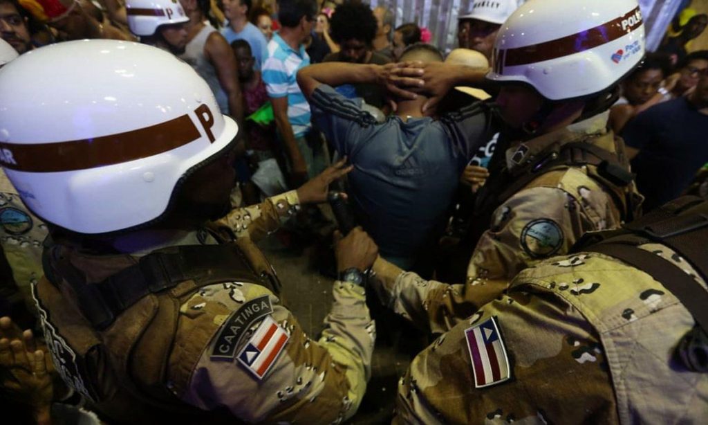 O país do carnaval não é o país da vida