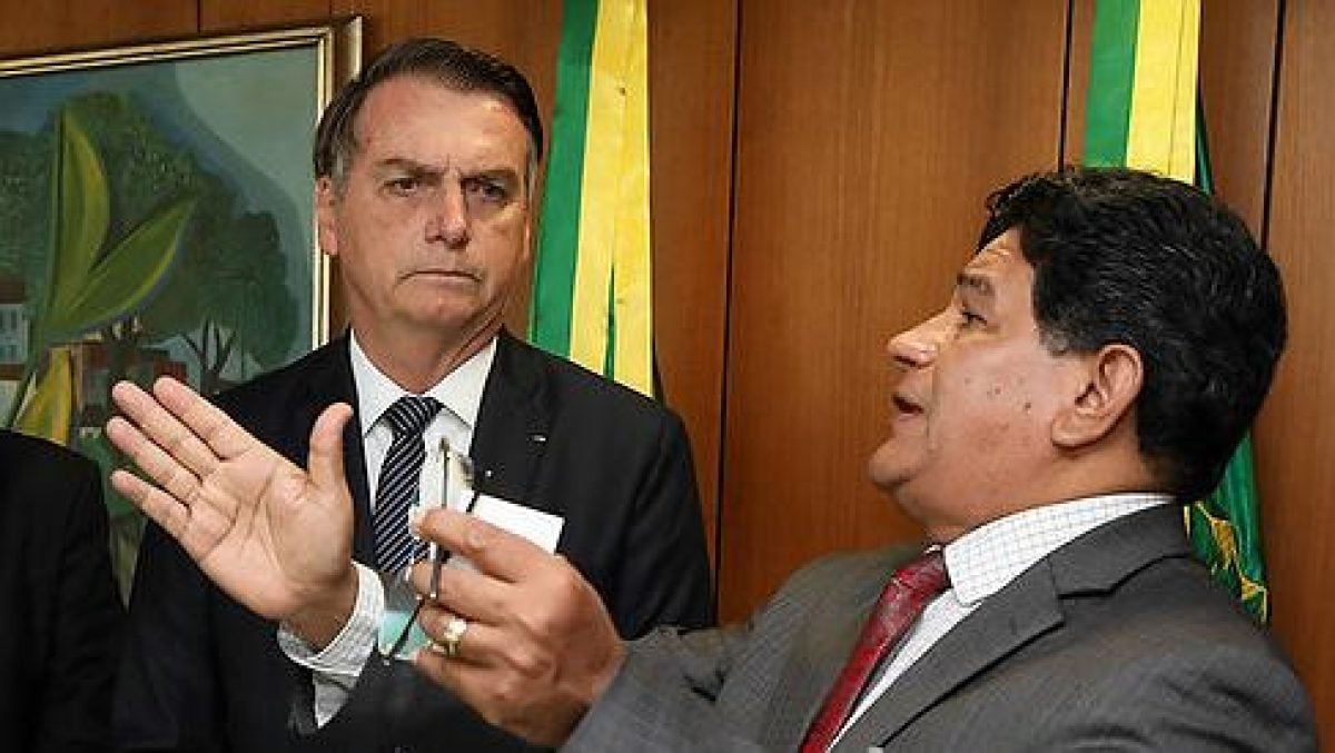 Caravana e 'feliz aniversário': episódios mostram intimidade da família Bolsonaro com pastores do MEC - CartaCapital