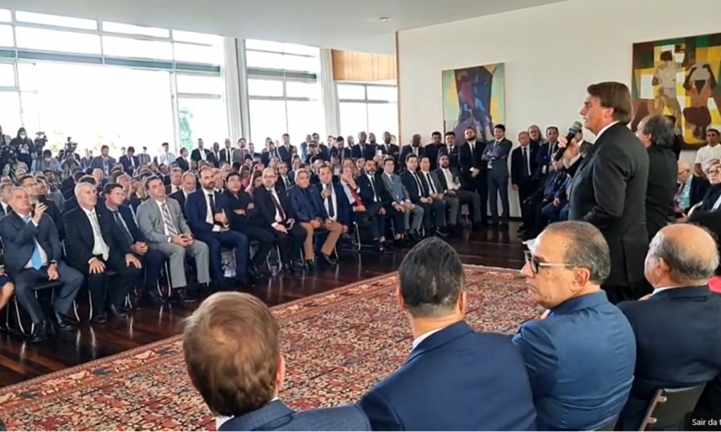 ‘Eu não vejo a hora de entregar o bastão da Presidência’, diz Bolsonaro