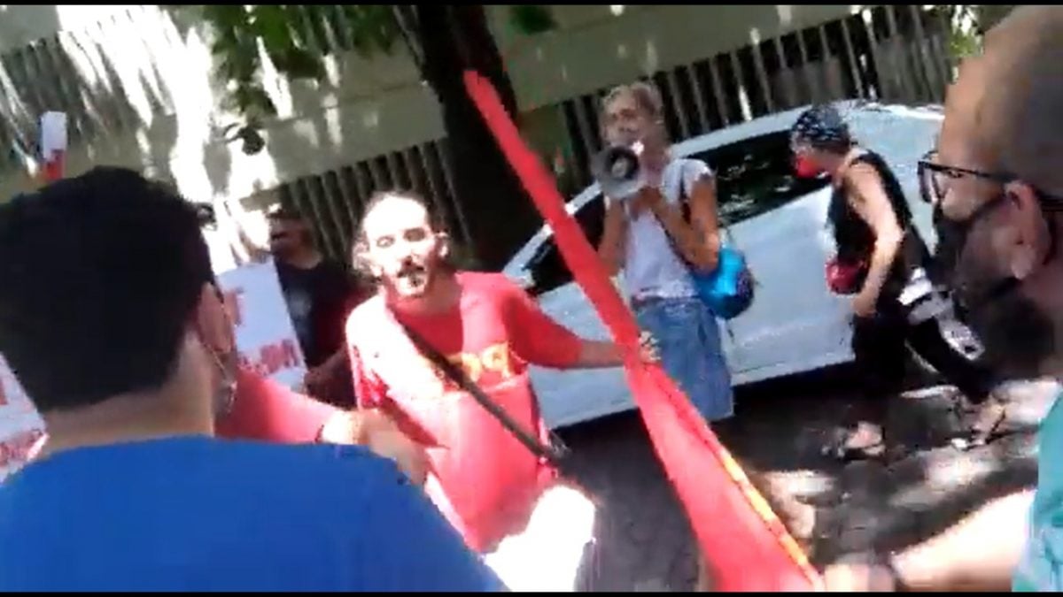 PCO e MBL entram em conflito em frente a consulado russo e vão para delegacia