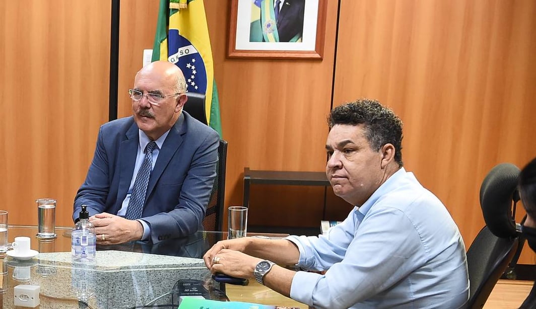 O então ministro da Educação Milton Ribeiro e o pastor Arilton Moura em 30/11/2021. Foto: Luis Fortes/MEC 