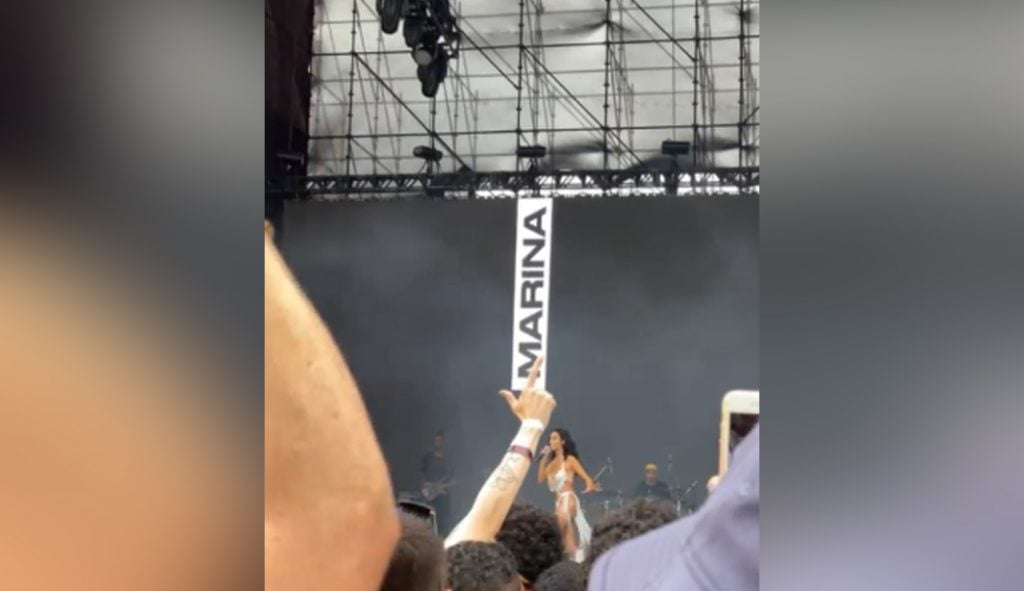 Vídeo: Marina Sena menciona eleições no Lolla em meio a gritos de ‘Lula’