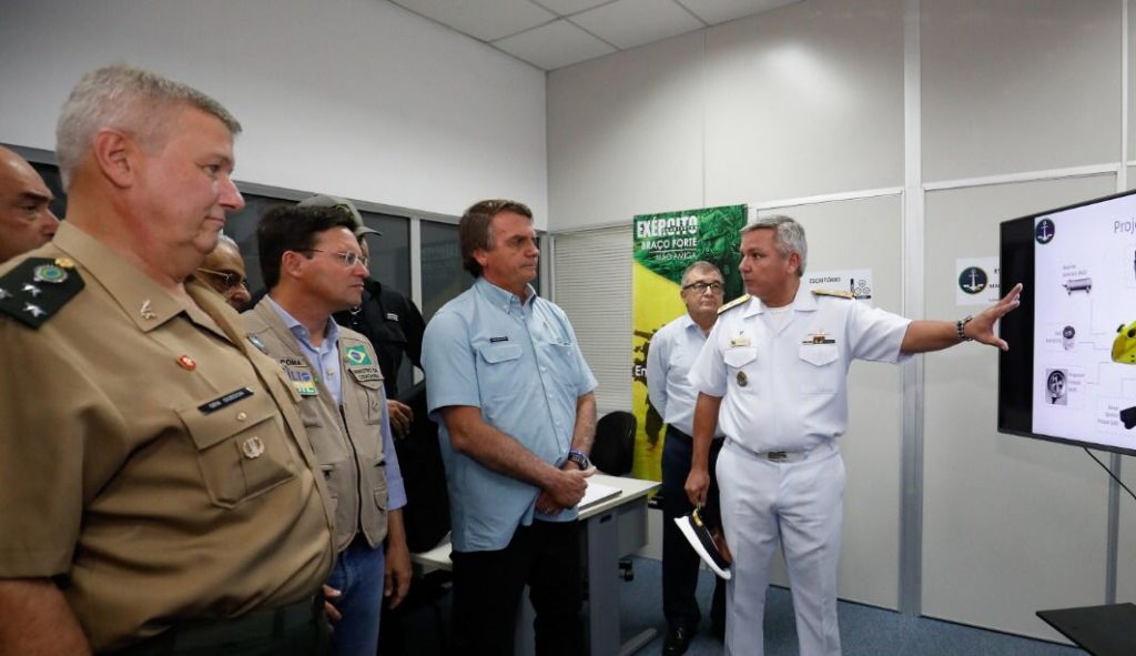 Vídeo: Bolsonaro é recebido em colégio de Salvador aos gritos de ‘genocida’ e ‘cadê a máscara?’