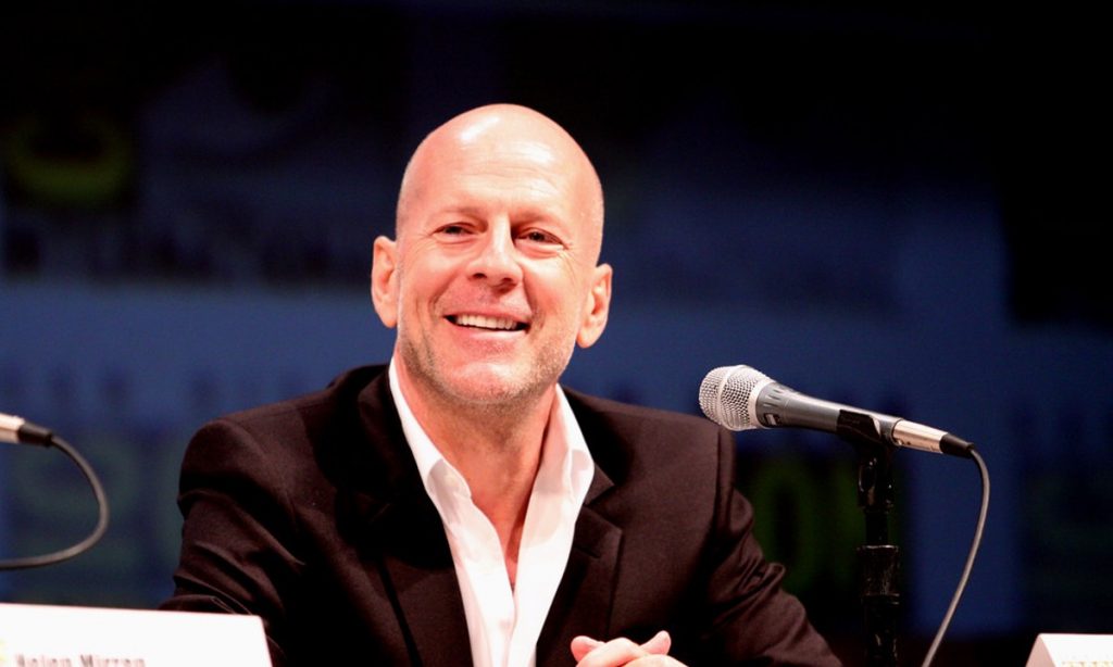 Além de Bruce Willis, estrelas como Sharon Stone e Emilia Clarke já enfrentaram a afasia