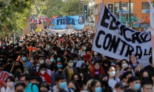 Jovem é baleado após marcha estudantil no Chile