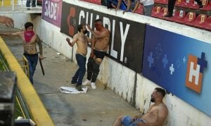 Briga entre torcedores deixa 22 feridos em partida do campeonato mexicano
