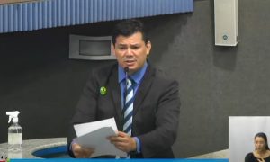 Vereador bolsonarista do ES manda colega mulher calar a boca durante sessão: 'Fique quietinha'; veja vídeo