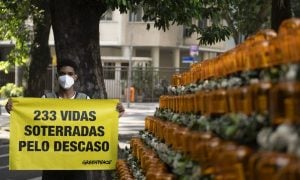 Greenpeace homenageia vítimas de Petrópolis e cobra decreto de emergência climática