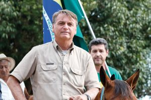 Bolsonaro promove mudança à força no MEC e por interesses na Petrobras