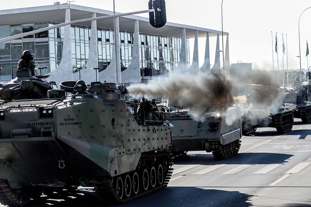 O Brasil continua chantageado por militares que deveriam varrer calçadas e pintar paredes