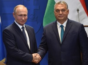 Ucrânia acusa Hungria de ajudar Putin na guerra
