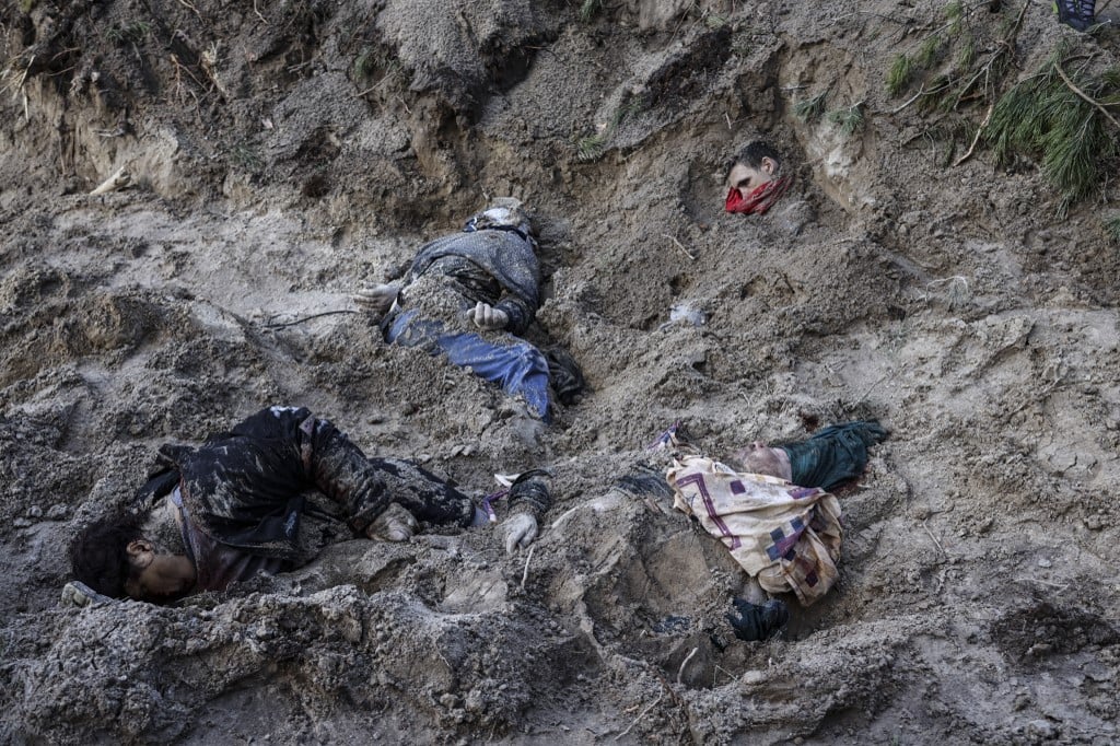 Imagem do massacre russo em Bucha; governo Putin nega ação.

Foto: RONALDO SCHEMIDT / AFP 