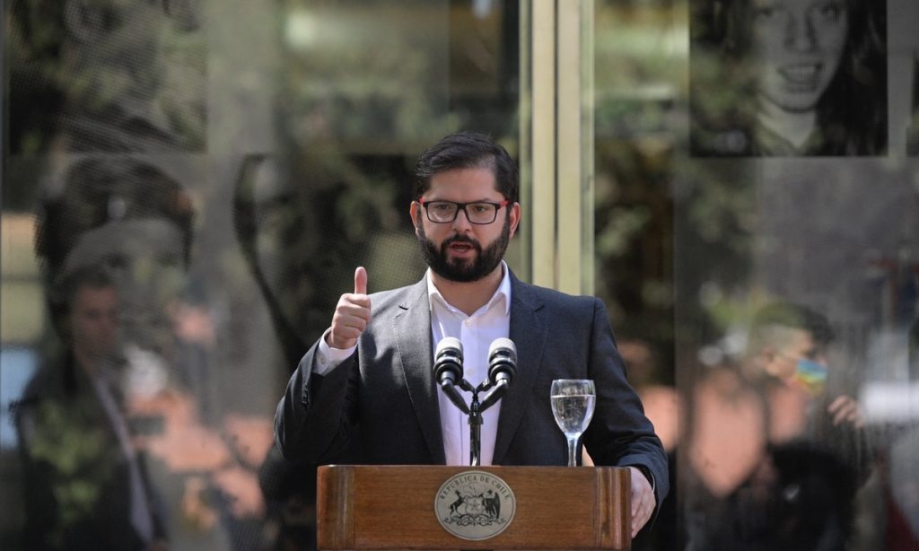 Boric pede na Argentina que crimes das ditaduras não sejam esquecidos