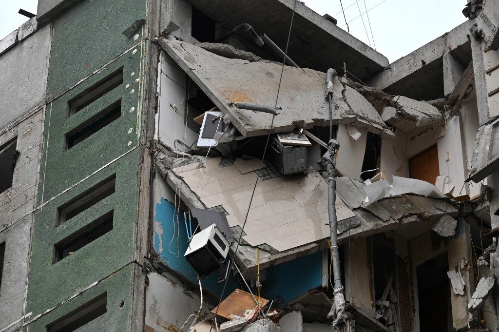 Depósito de petróleo destruído pelos russos no leste da Ucrânia