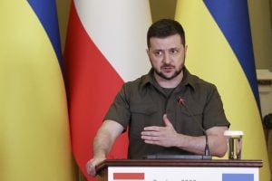 Ucrânia se mantém ‘disposta’ a negociar com a Rússia, diz Zelensky