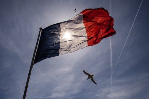 Paris expulsa seis espiões russos ‘sob cobertura diplomática’