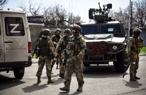 Forças russas intensificam cerco a Mariupol e ameaçam o leste da Ucrânia