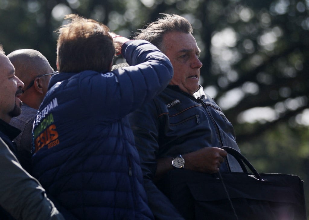 Bolsonaro volta a Brasília após três dias na praia e só tem compromissos à tarde