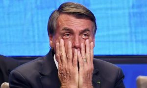 PoderData: Bolsonaro perdeu 38% dos votos de 2018