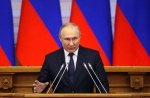 Putin diz que intervenção externa na Ucrânia terá ‘resposta fulminante’