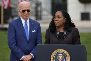 Biden espera ganhar impulso após nomeação histórica da Suprema Corte