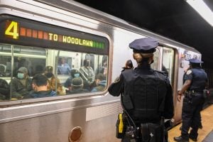 Polícia de Nova York busca autor de tiroteio no metrô