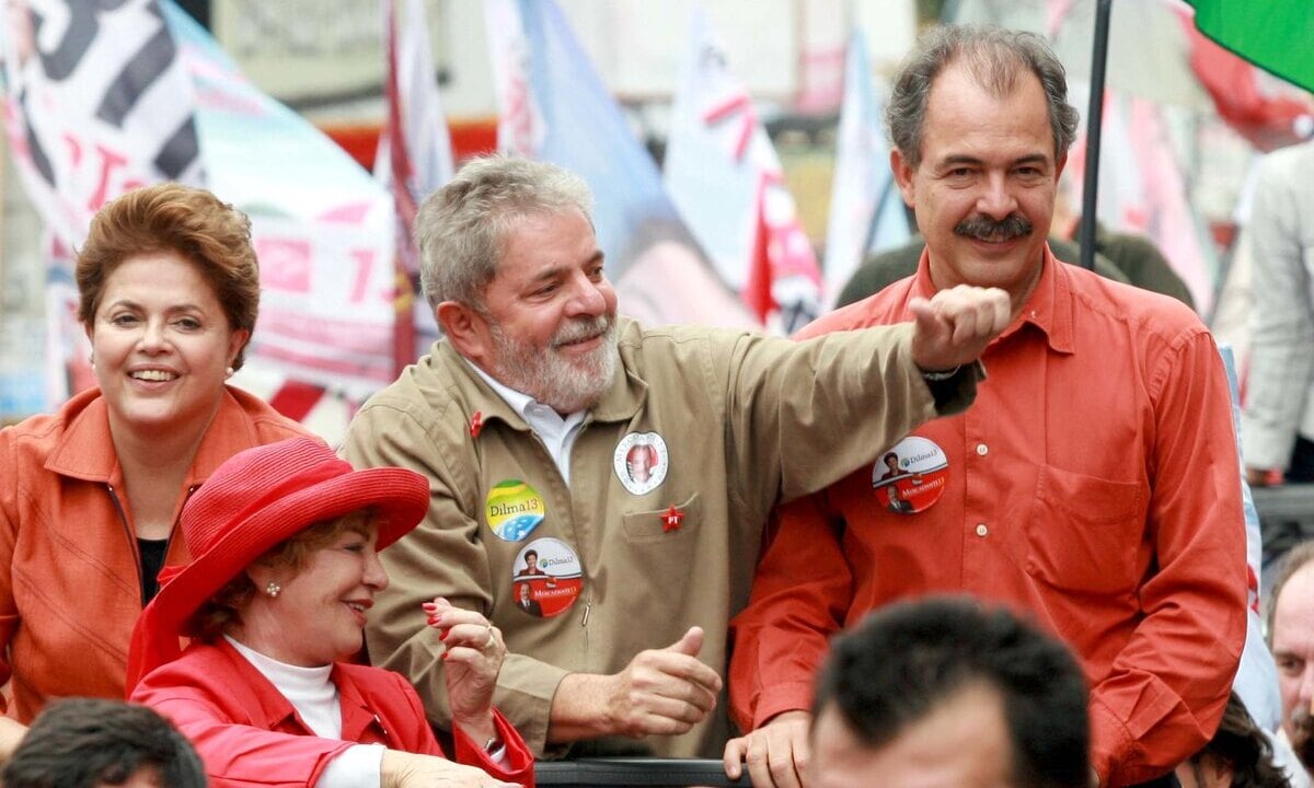 Dilma, Lula e Mercadante, durante campanha eleitoral em 2010. Foto: Carol Guedes 
