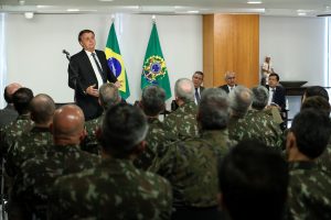 Bolsonaro diz a evangélicos que Viagra das Forças Armadas é para hipertensão