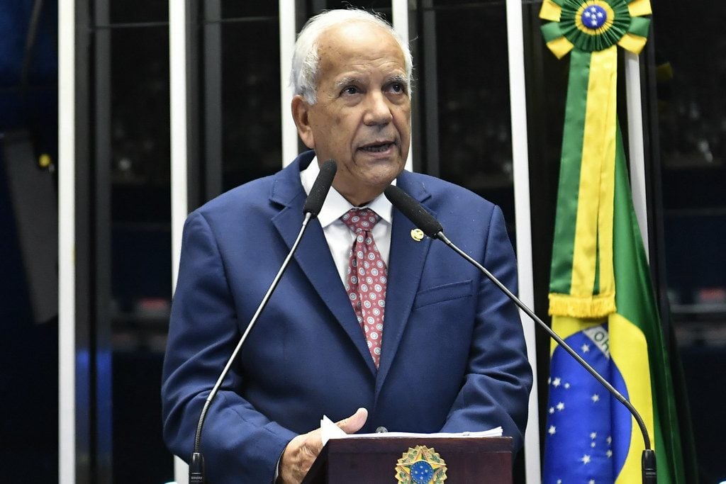CPI do MEC perde uma assinatura e Randolfe diz que seguirá atrás de apoio