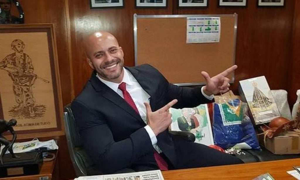 Moraes autoriza PF a investigar ligação de Daniel Silveira com atos golpistas