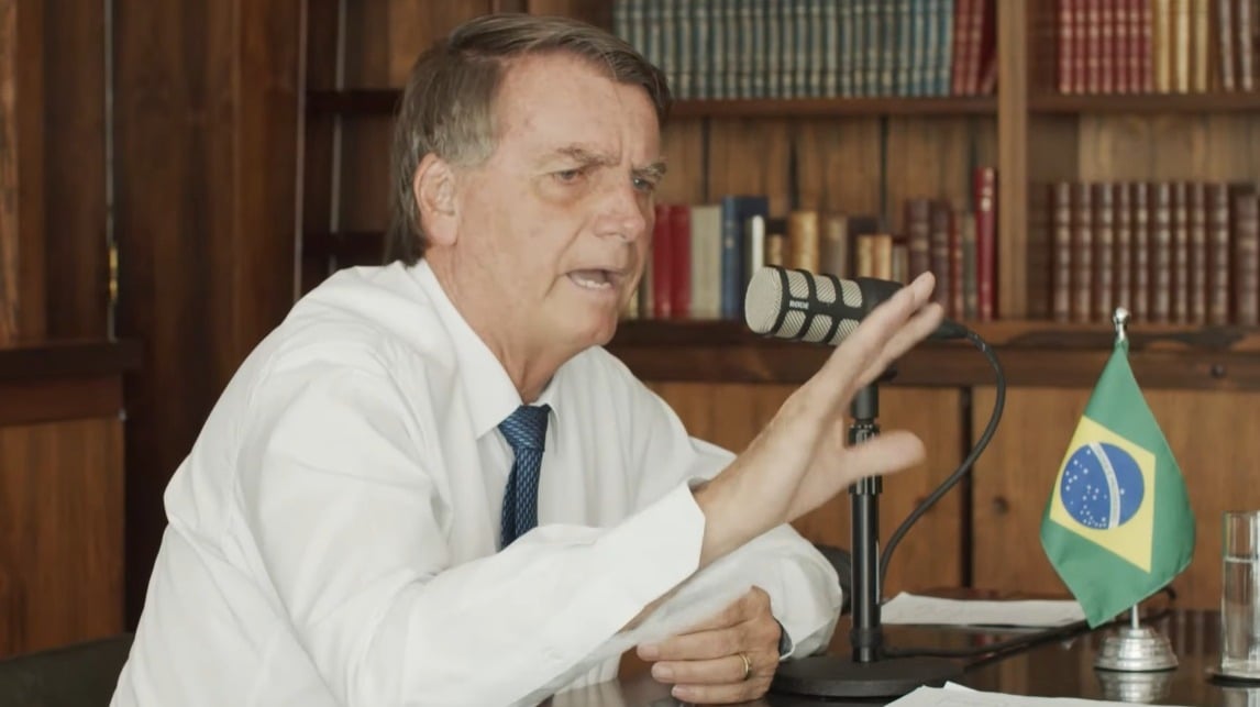 Bolsonaro acusa Lula de lotear governo, mas admite relação com Centrão: ‘Não vou negar’